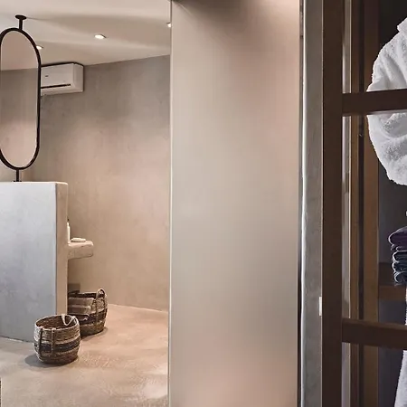 Noon Beyond 3* Pollonia