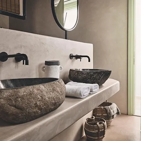 Noon Beyond Pollonia