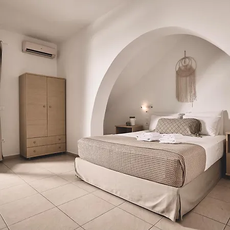 Noon Beyond Pollonia