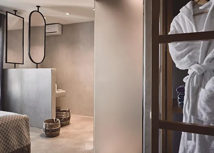 Noon Beyond 3* Pollonia