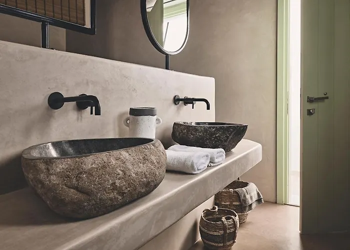 Noon Beyond Pollonia