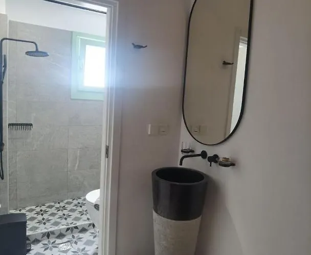 Noon Beyond Casa de hóspedes Pollonia