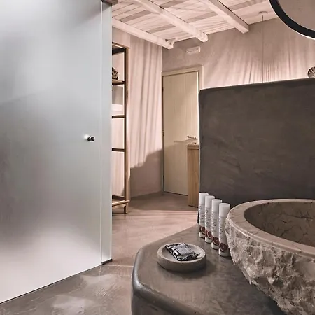 Noon Beyond 3* Pollonia