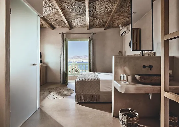 Noon Beyond Поллония