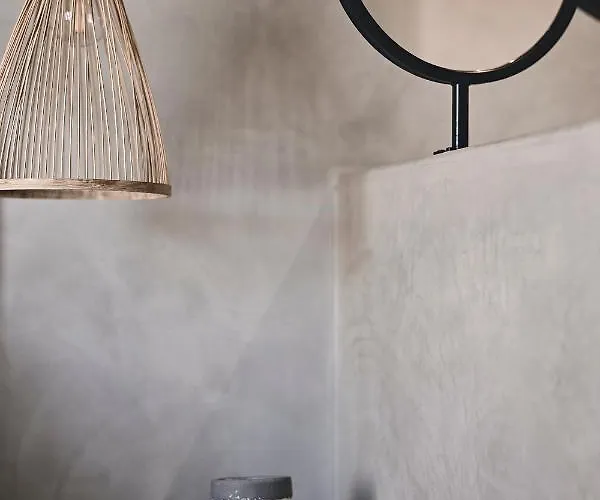 Noon Beyond Гостевой дом Поллония