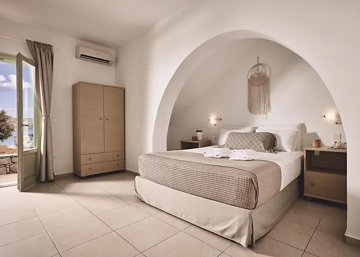 Noon Beyond Поллония